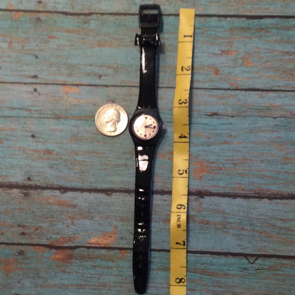 Patent leather Swatch Watch w/ bow on keeper - Picture 5 of 8